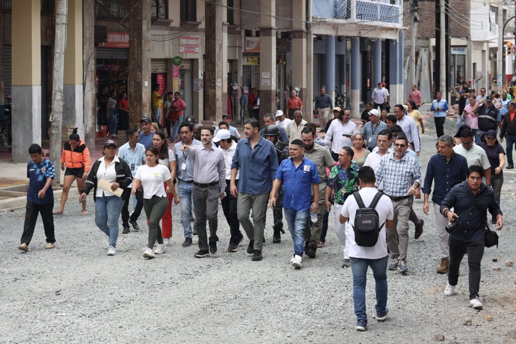 Alcalde de Guayaquil inaugura solución vial en la Isla Trinitaria