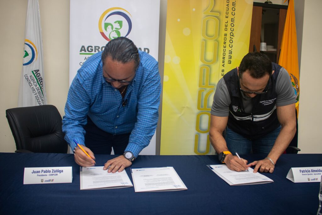 Corpcom y Agrocalidad firman convenio de cooperación para beneficiar a arroceros ecuatorianos